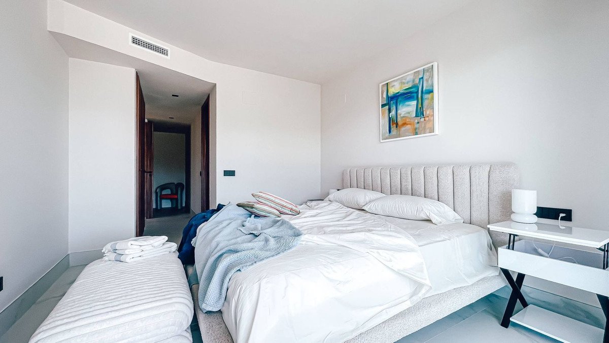 3 Bed Middle Floor Apartment in San Pedro de Alcántara
