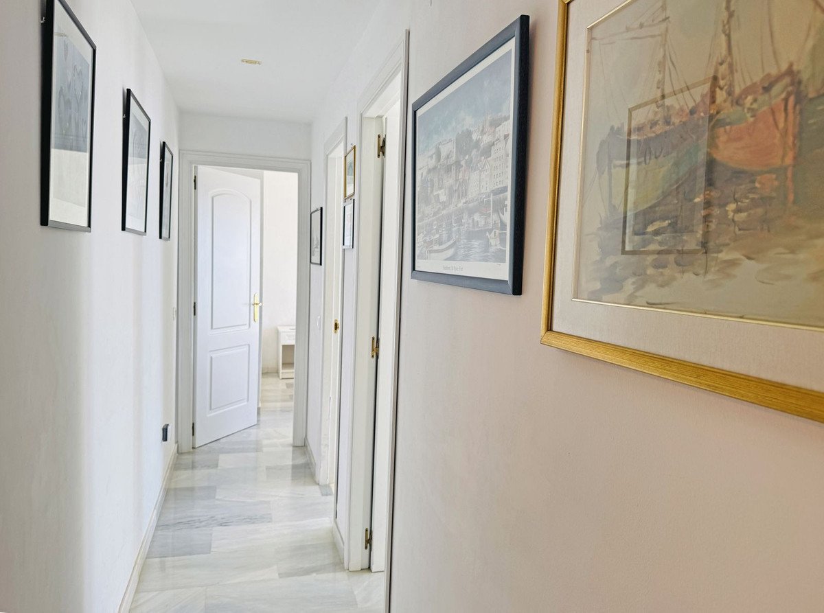 3 Bed Middle Floor Apartment in Calahonda