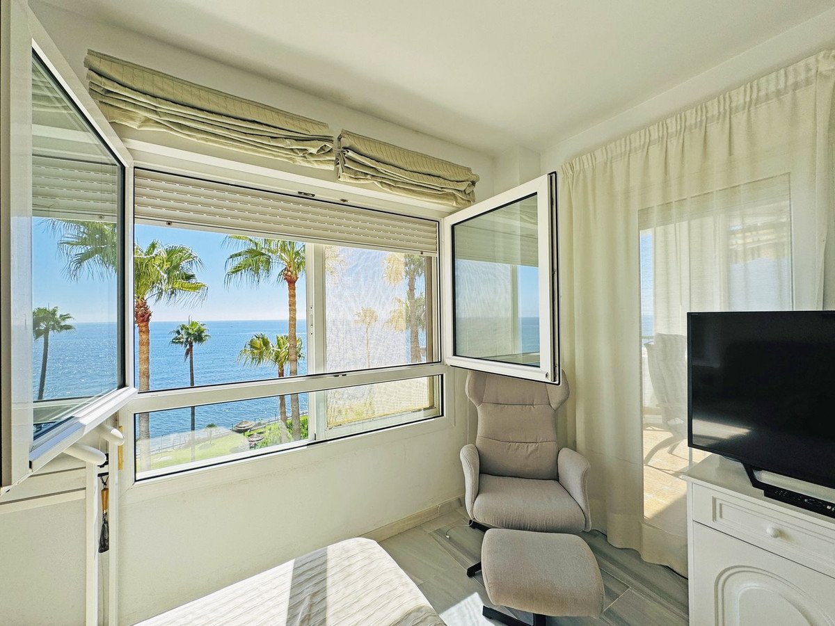 3 Bed Middle Floor Apartment in Calahonda
