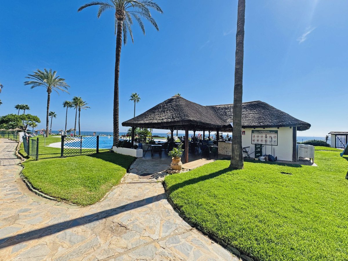 3 Bed Middle Floor Apartment in Calahonda