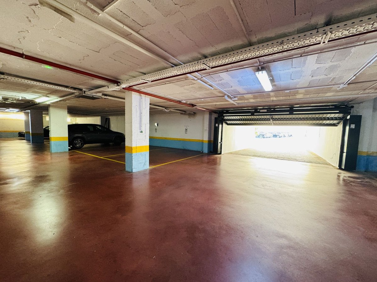 3 Bed Middle Floor Apartment in Calahonda