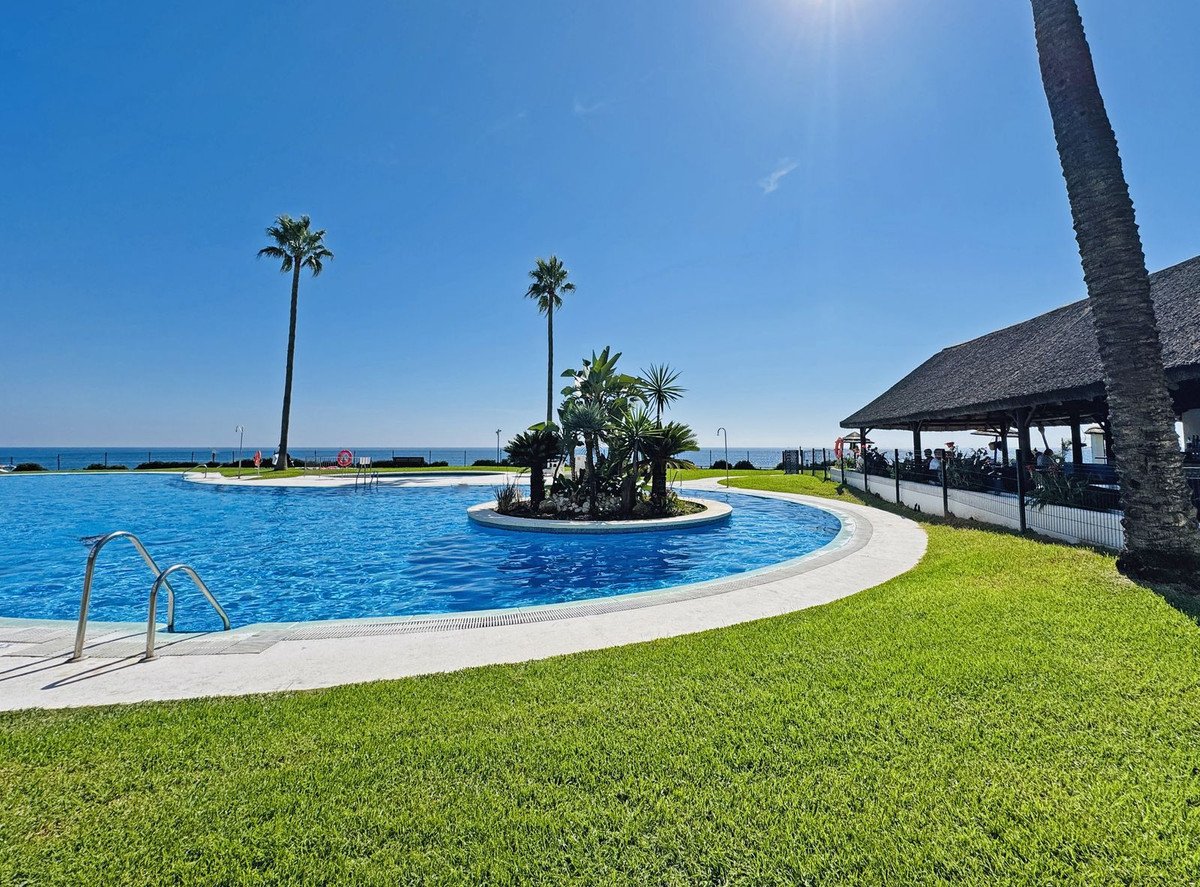 3 Bed Middle Floor Apartment in Calahonda