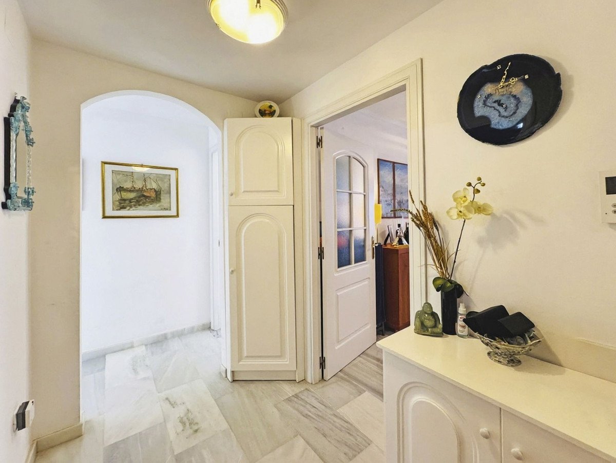 3 Bed Middle Floor Apartment in Calahonda