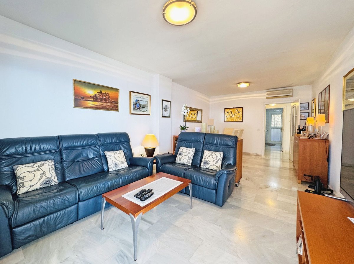 3 Bed Middle Floor Apartment in Calahonda
