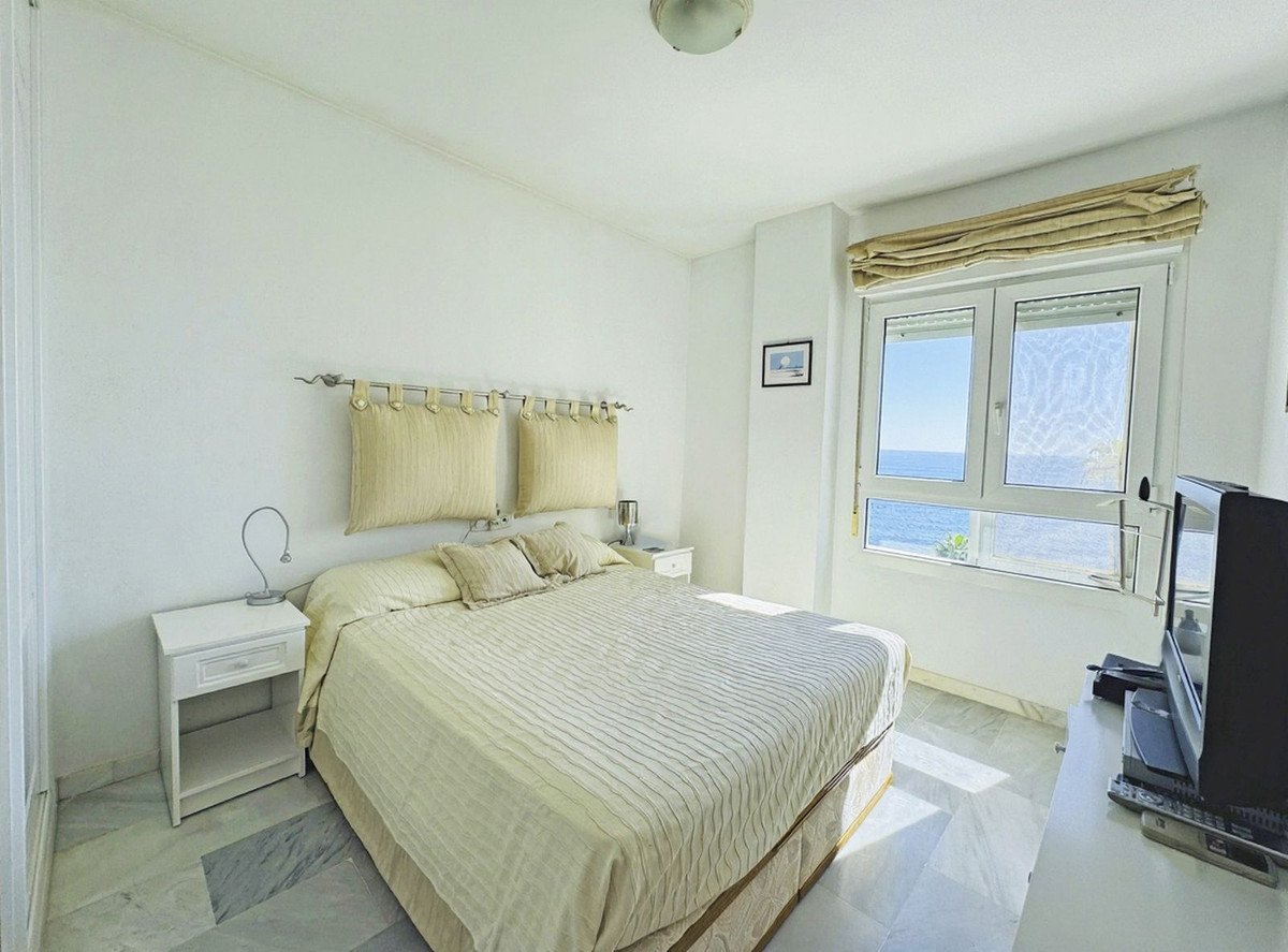 3 Bed Middle Floor Apartment in Calahonda