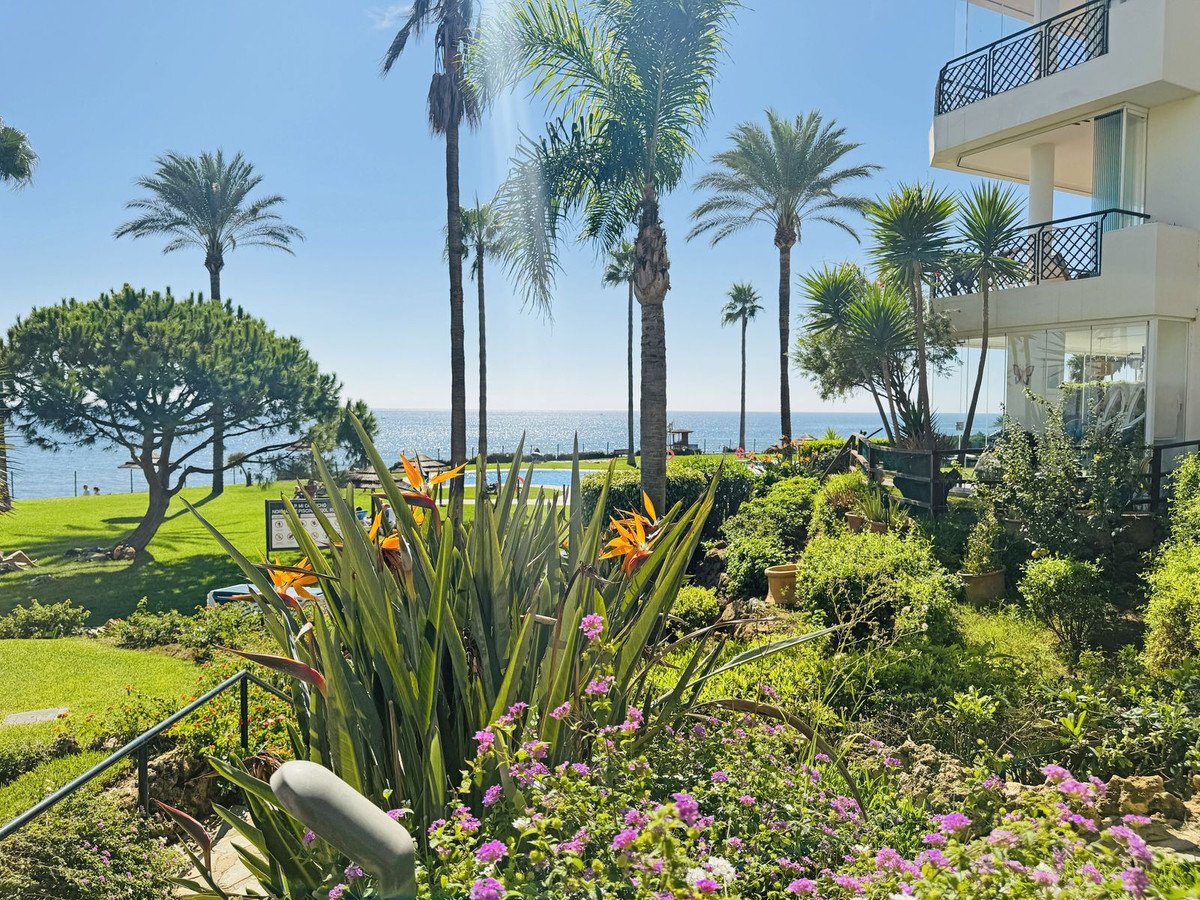 3 Bed Middle Floor Apartment in Calahonda