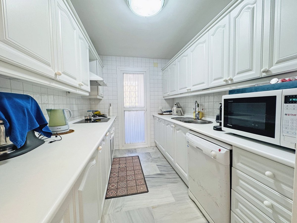 3 Bed Middle Floor Apartment in Calahonda