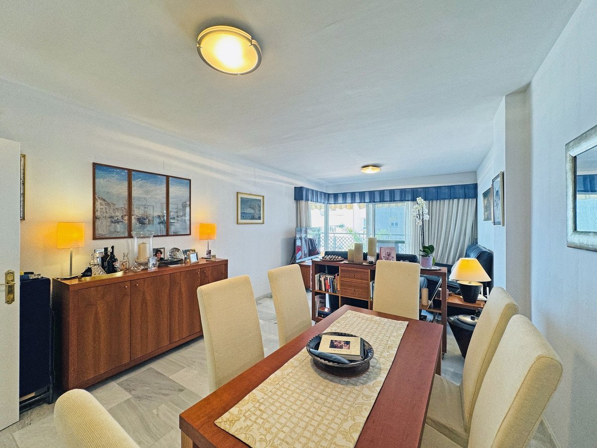 3 Bed Middle Floor Apartment in Calahonda