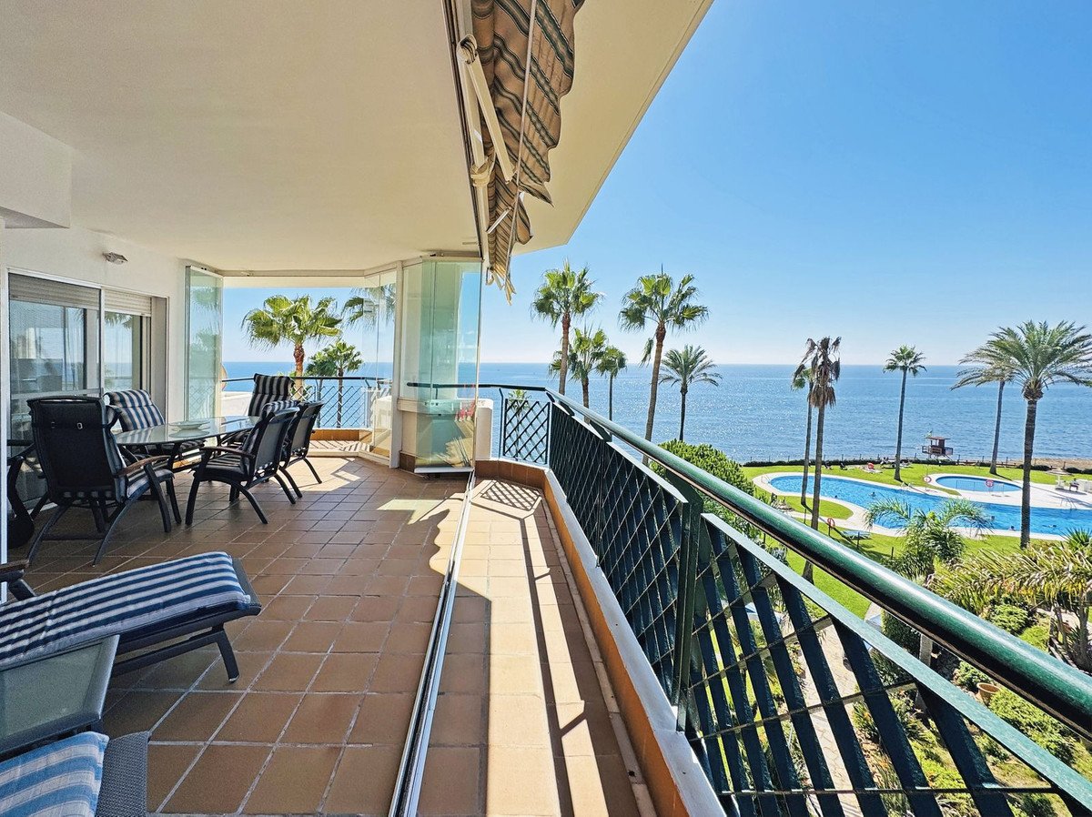 3 Bed Middle Floor Apartment in Calahonda