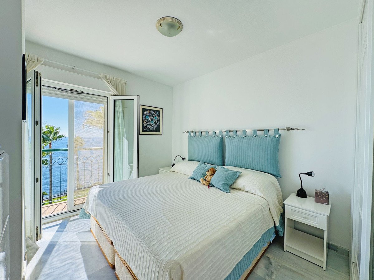 3 Bed Middle Floor Apartment in Calahonda