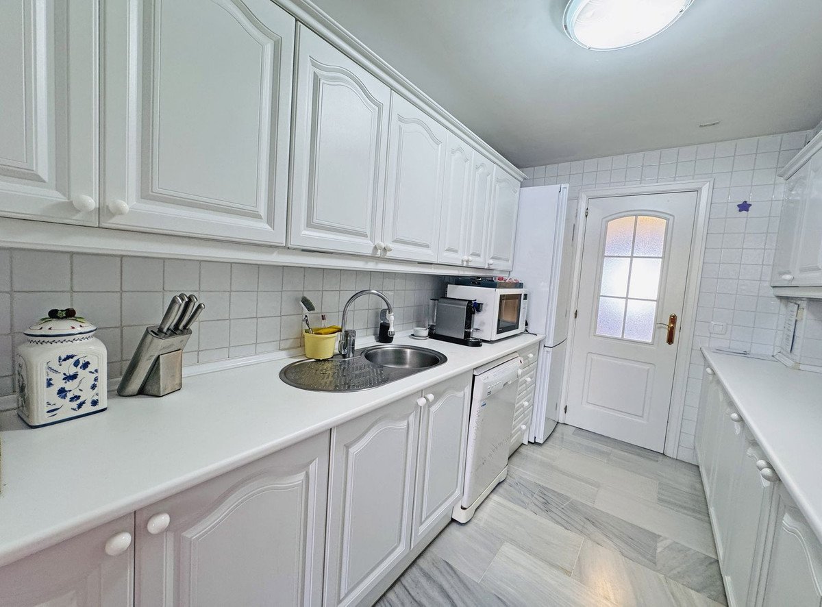 3 Bed Middle Floor Apartment in Calahonda