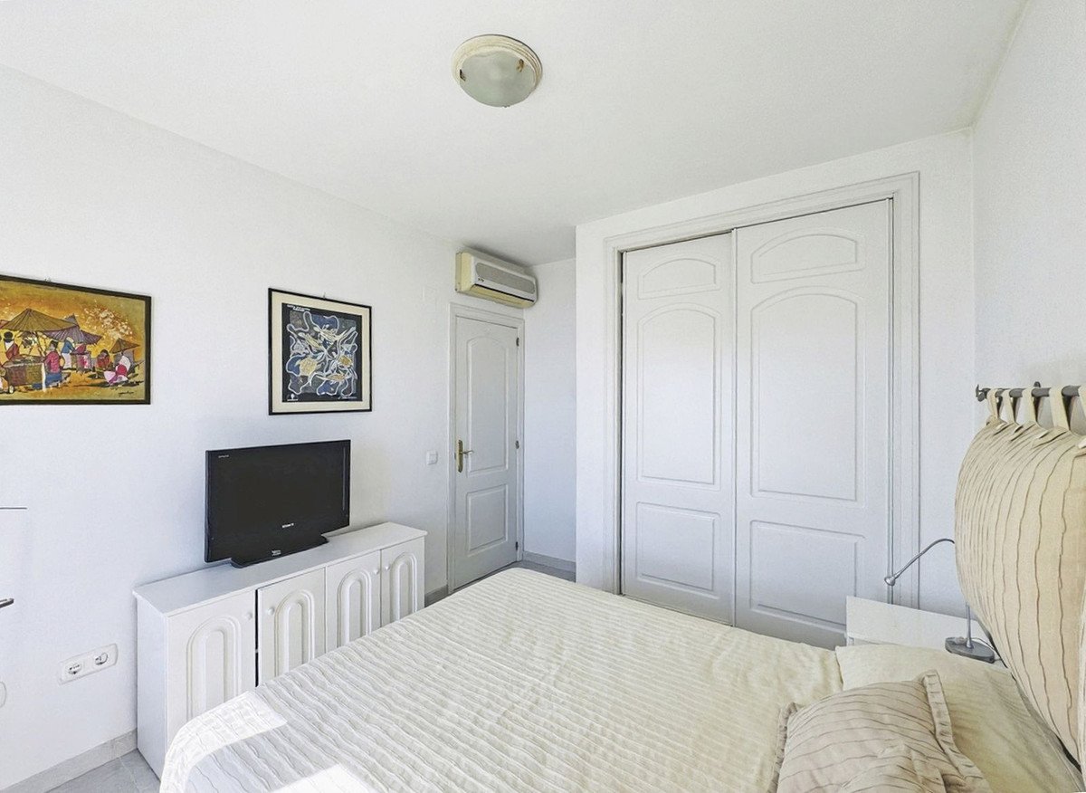 3 Bed Middle Floor Apartment in Calahonda