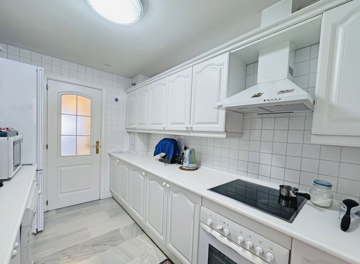 3 Bed Middle Floor Apartment in Calahonda