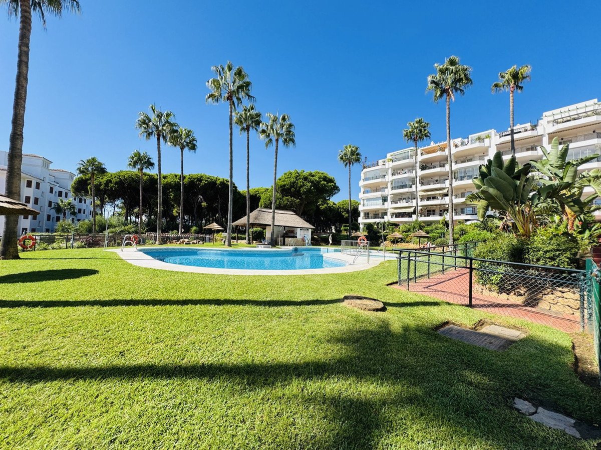 3 Bed Middle Floor Apartment in Calahonda