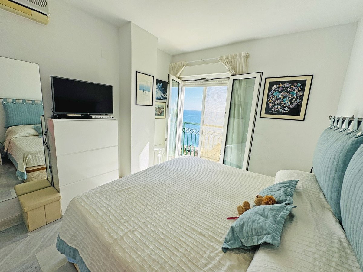3 Bed Middle Floor Apartment in Calahonda