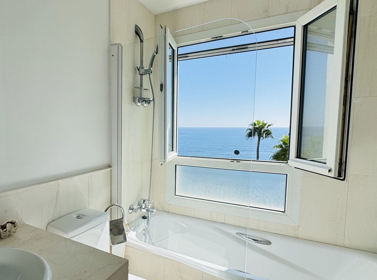 3 Bed Middle Floor Apartment in Calahonda