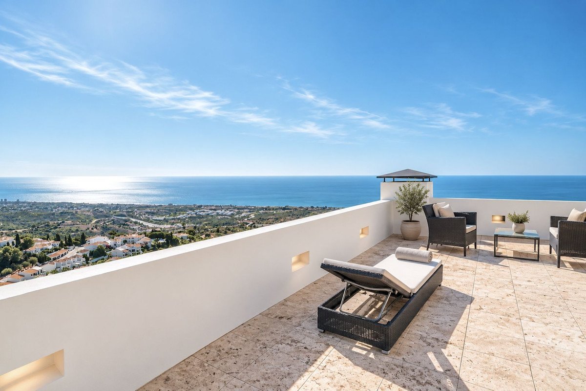 4 Bed Penthouse in Altos de los Monteros