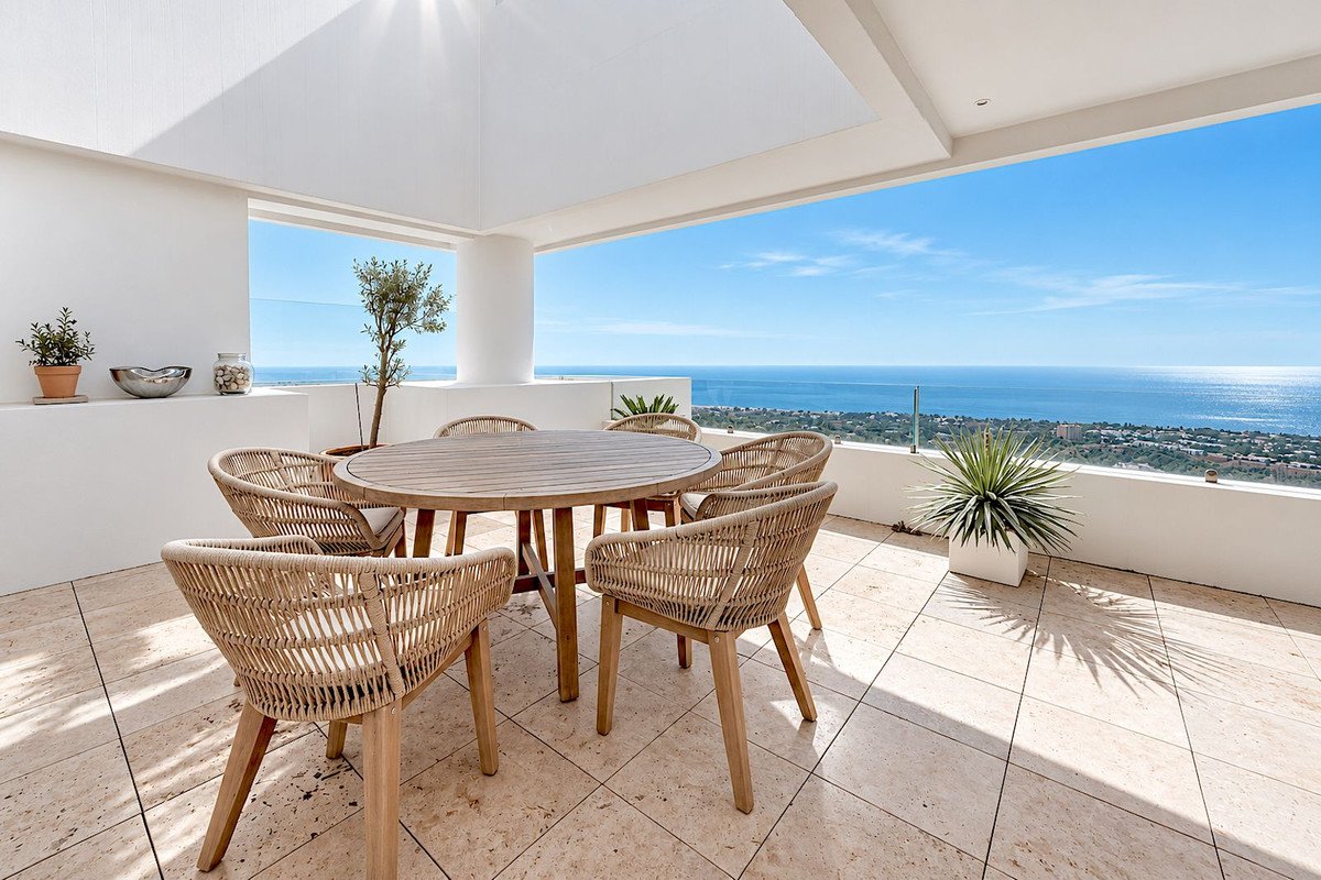 4 Bed Penthouse in Altos de los Monteros