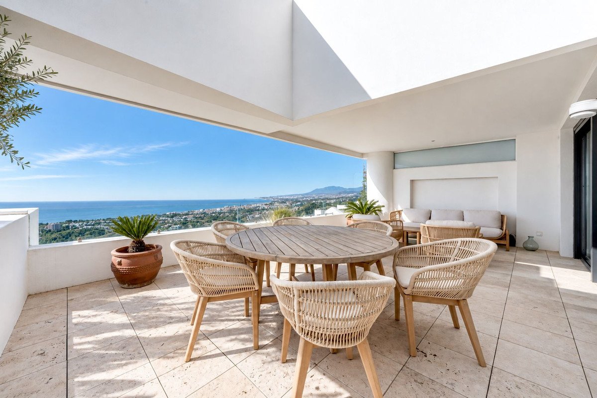 4 Bed Penthouse in Altos de los Monteros