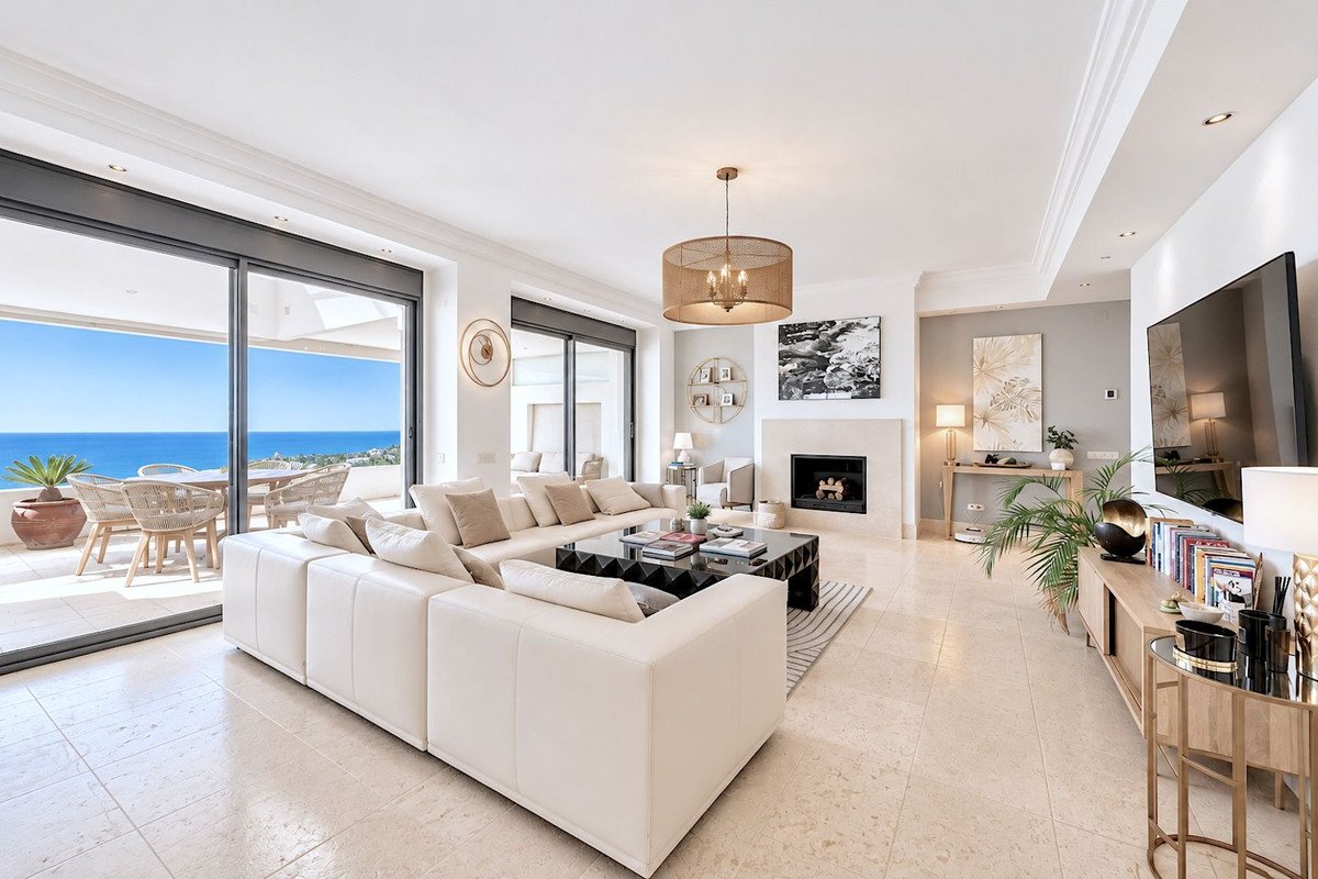 4 Bed Penthouse in Altos de los Monteros