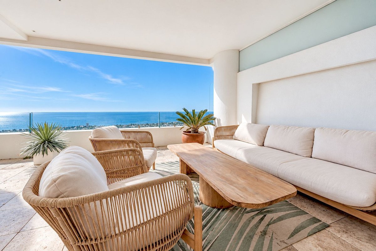 4 Bed Penthouse in Altos de los Monteros