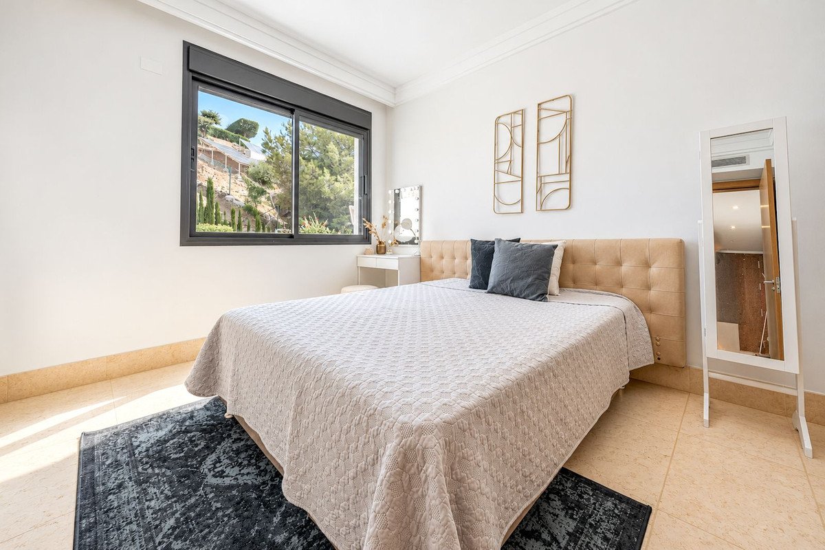 4 Bed Penthouse in Altos de los Monteros