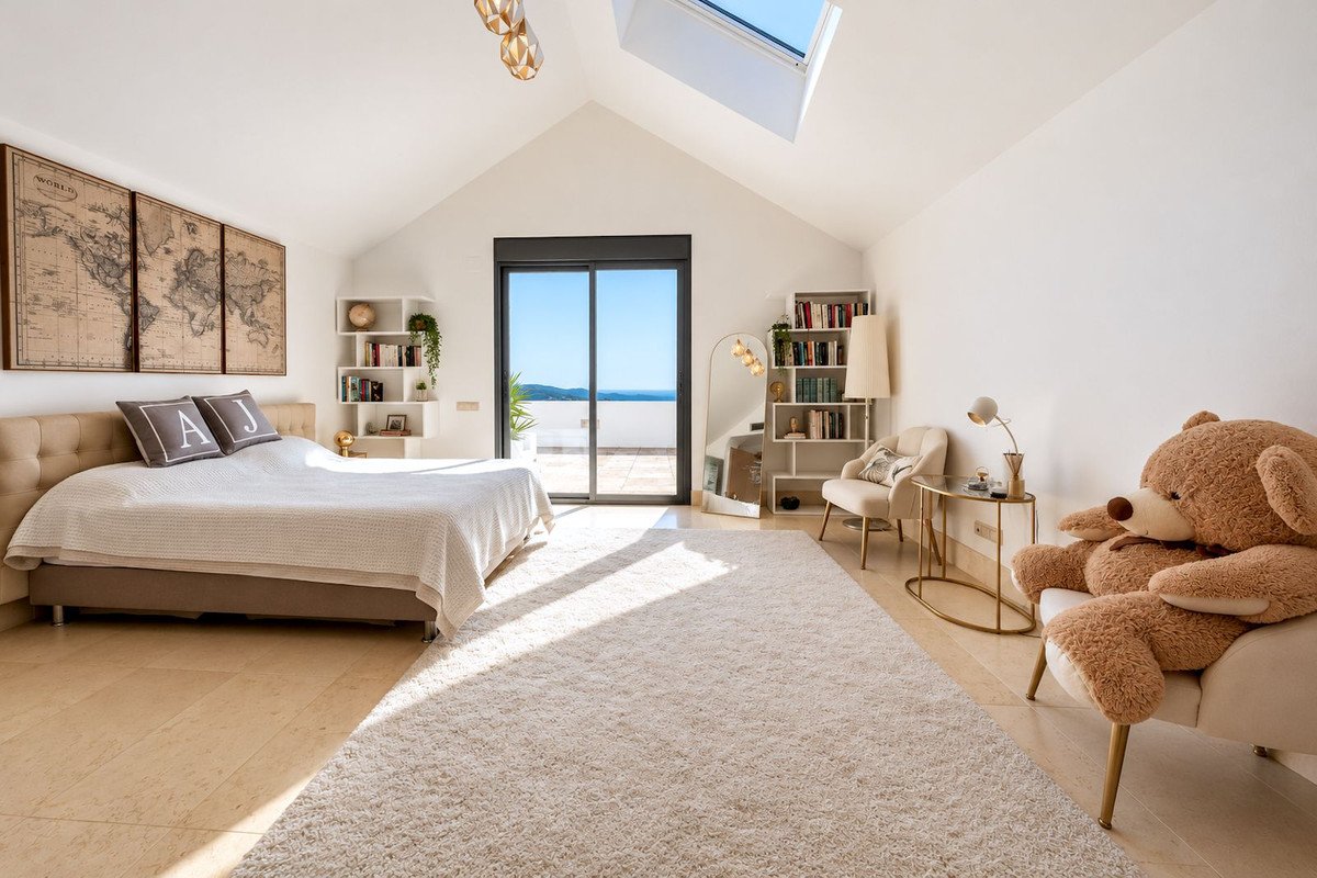 4 Bed Penthouse in Altos de los Monteros