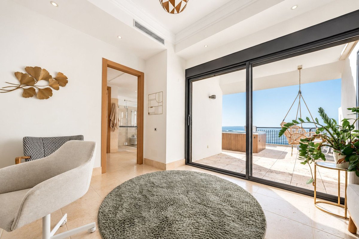 4 Bed Penthouse in Altos de los Monteros