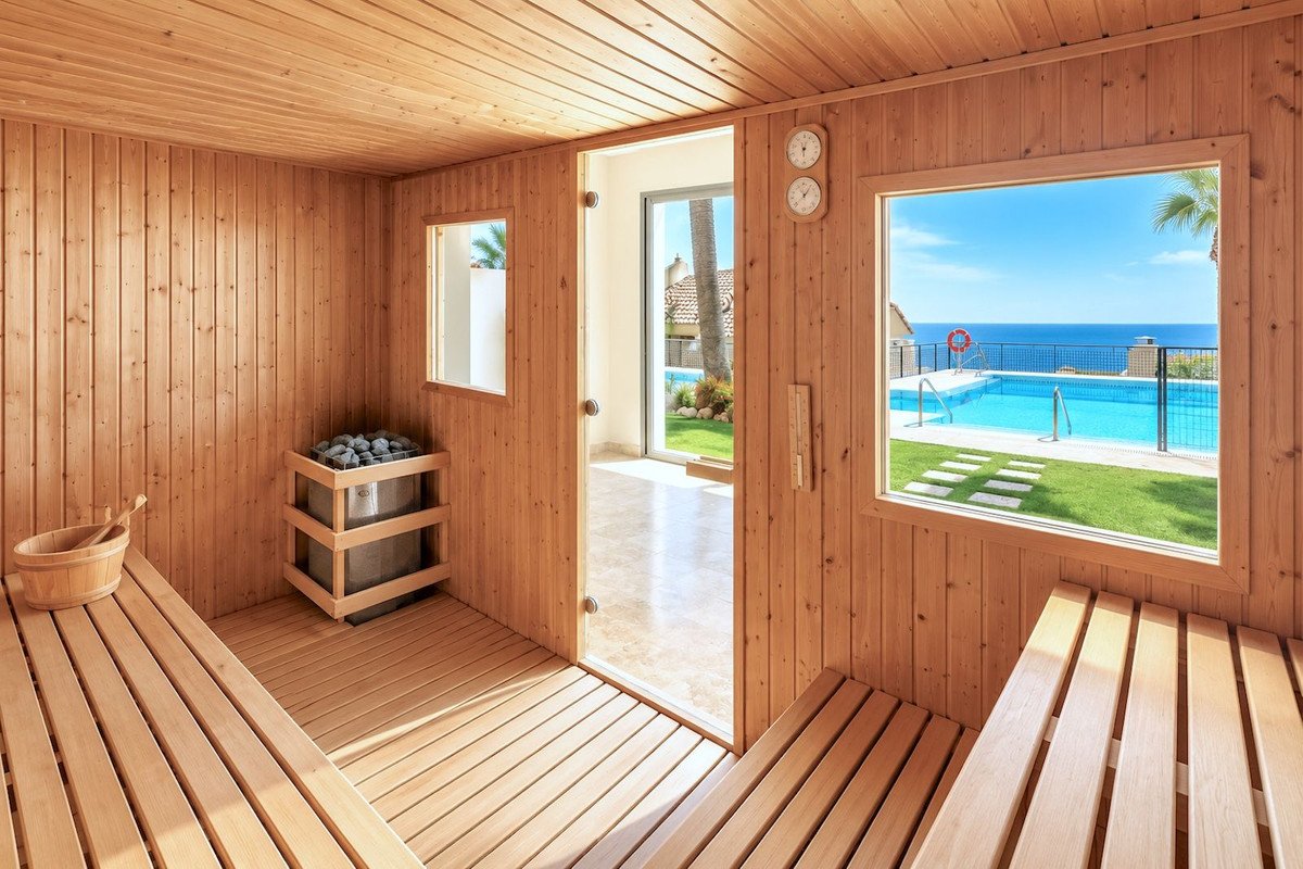 4 Bed Penthouse in Altos de los Monteros
