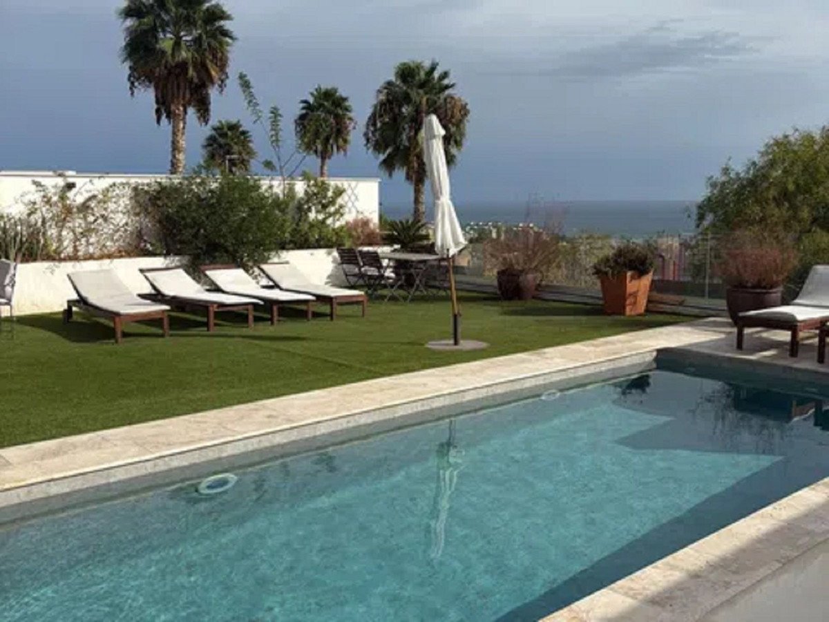 5 Bed Detached Villa in Málaga Este