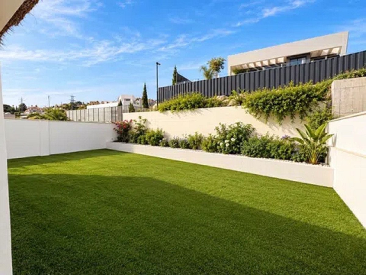 5 Bed Detached Villa in Málaga Este
