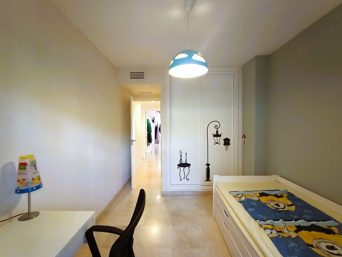 2 Bed Ground Floor Apartment in La Duquesa