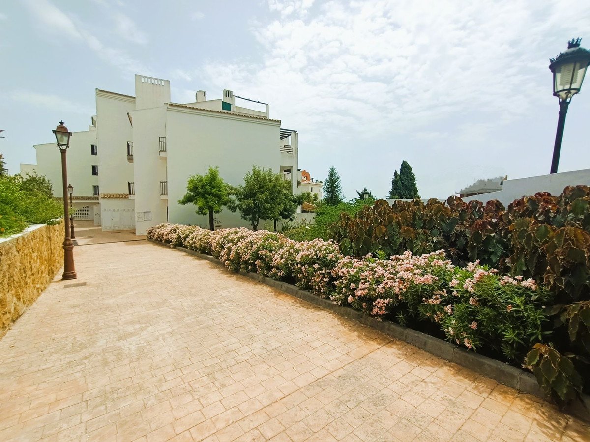 2 Bed Ground Floor Apartment in La Duquesa