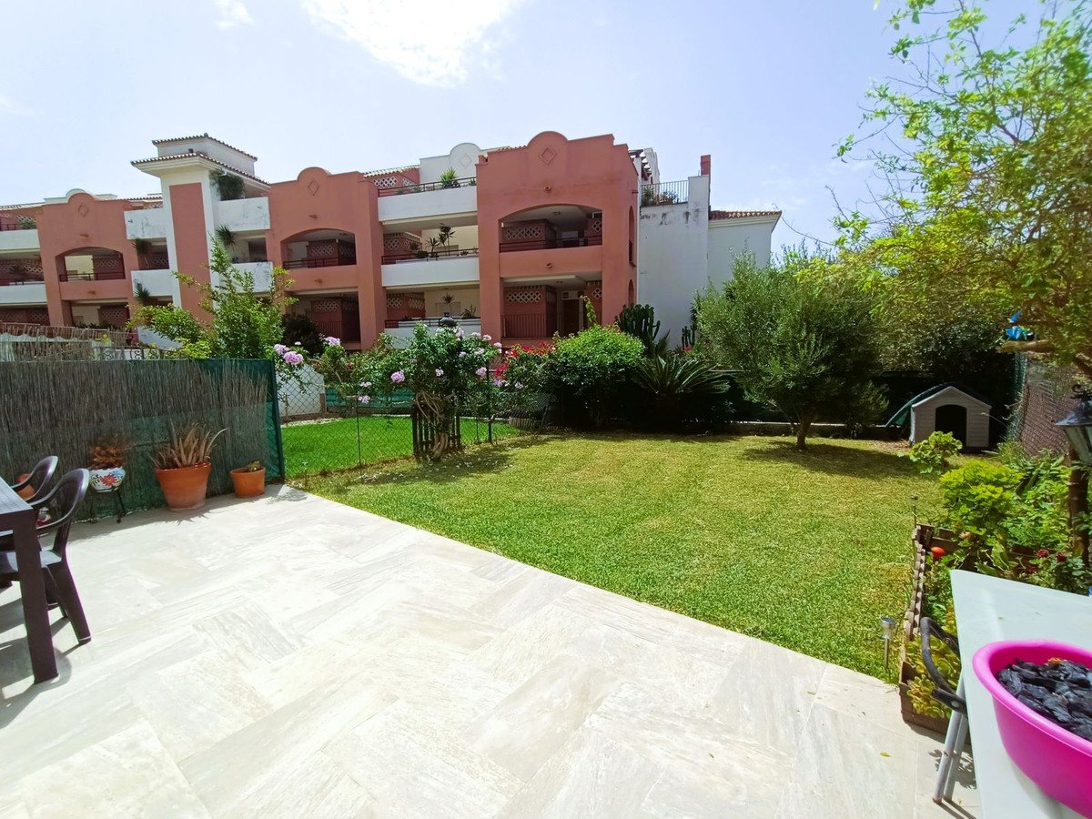 2 Bed Ground Floor Apartment in La Duquesa