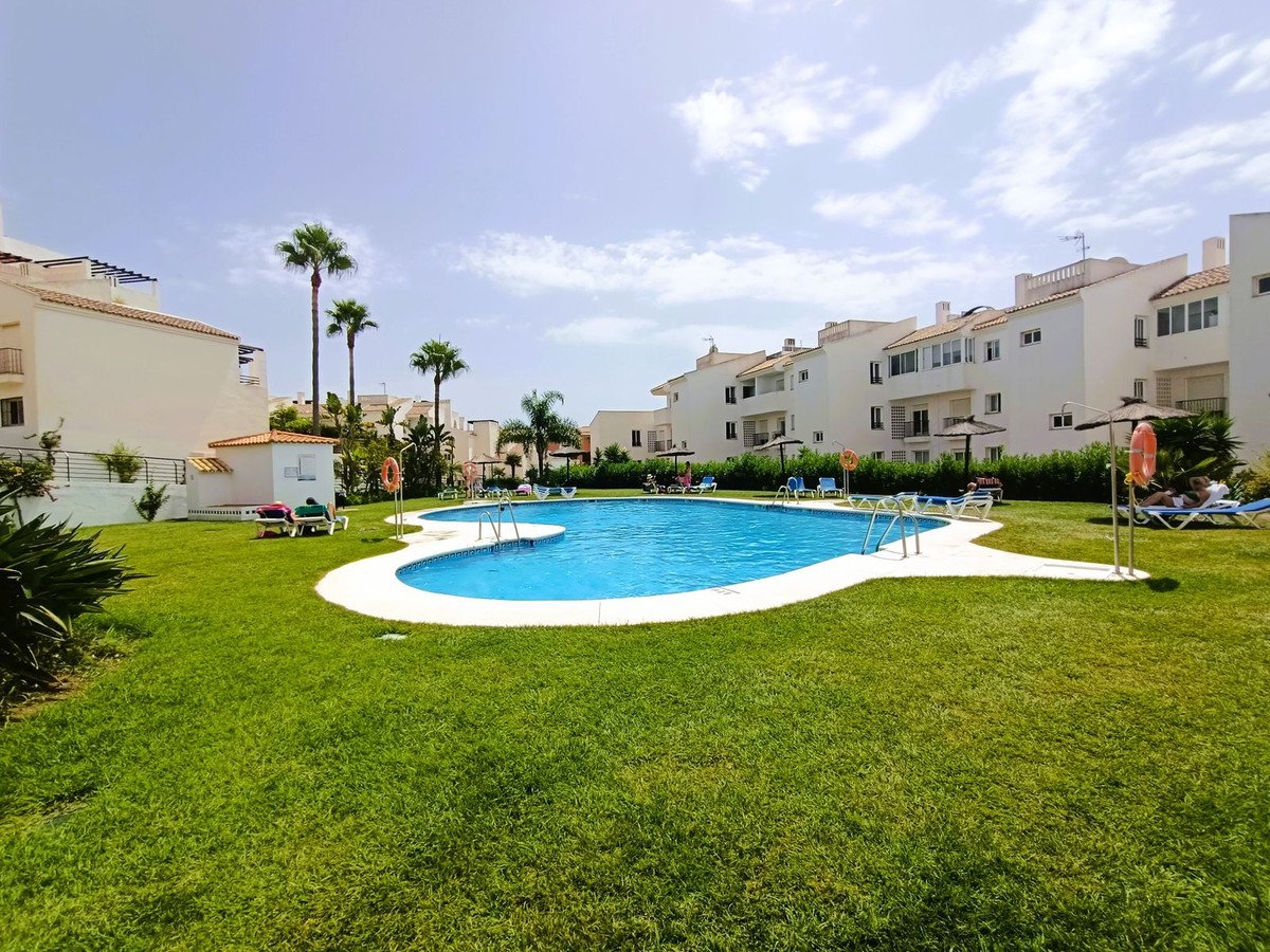 2 Bed Ground Floor Apartment in La Duquesa