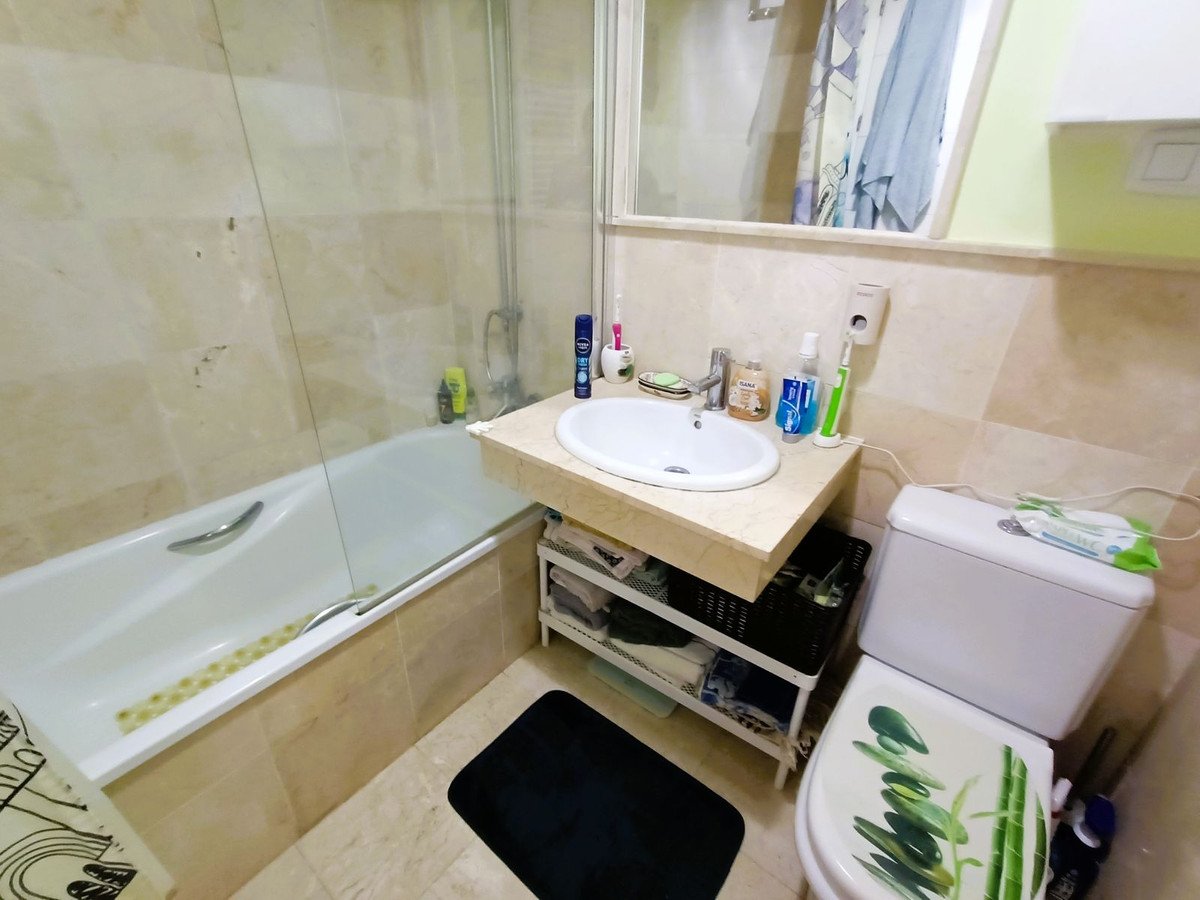 2 Bed Ground Floor Apartment in La Duquesa