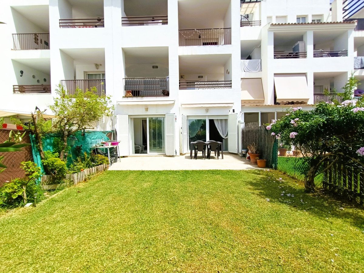 2 Bed Ground Floor Apartment in La Duquesa