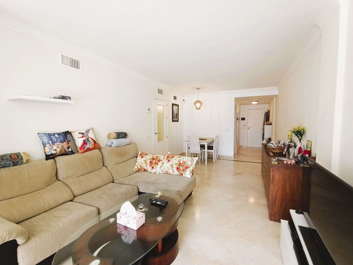 2 Bed Ground Floor Apartment in La Duquesa