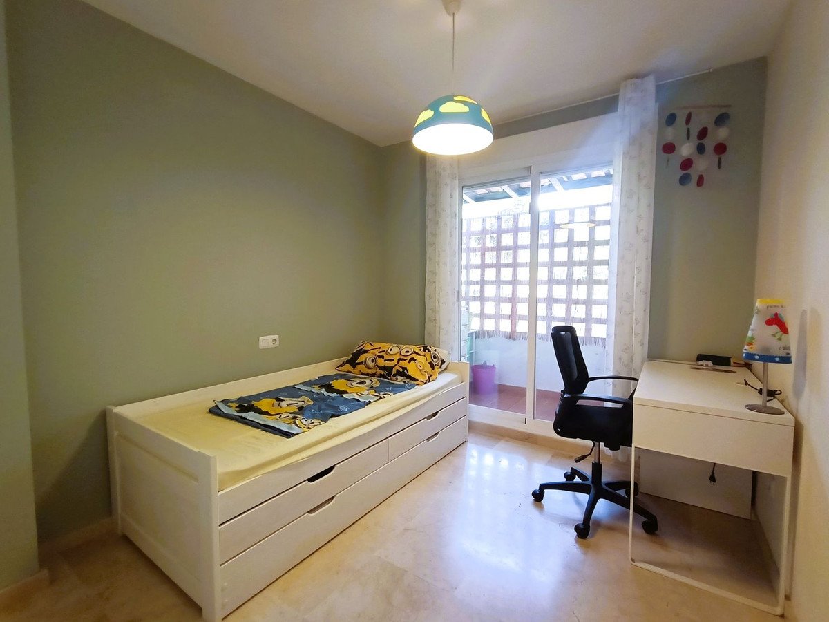 2 Bed Ground Floor Apartment in La Duquesa