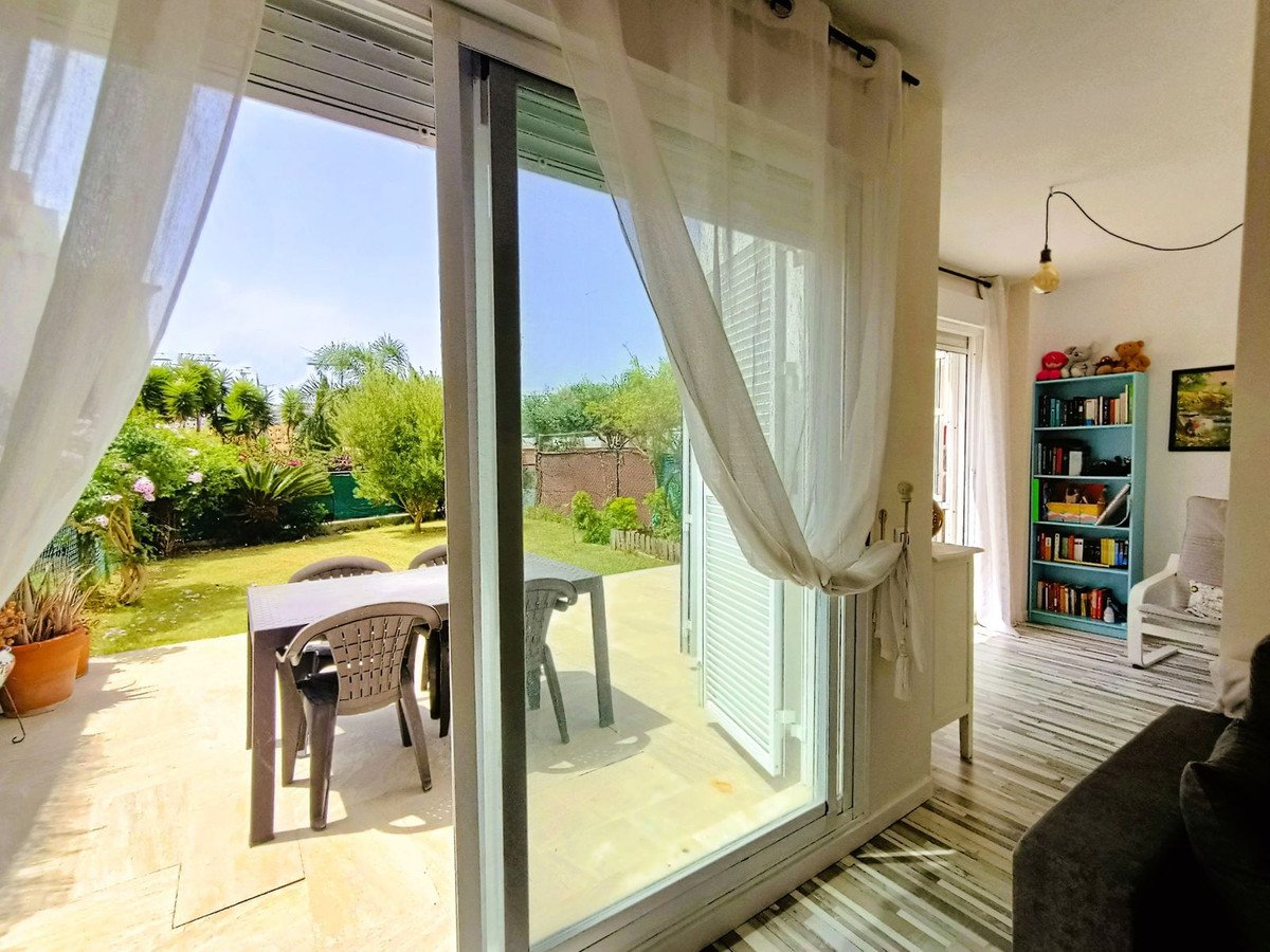 2 Bed Ground Floor Apartment in La Duquesa