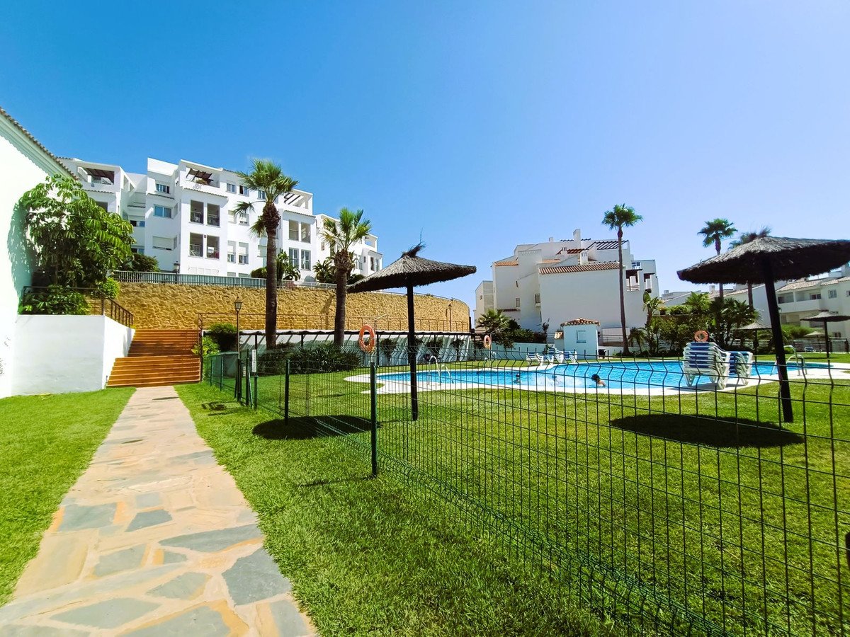 2 Bed Ground Floor Apartment in La Duquesa