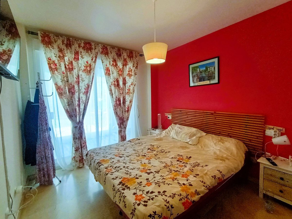 2 Bed Ground Floor Apartment in La Duquesa