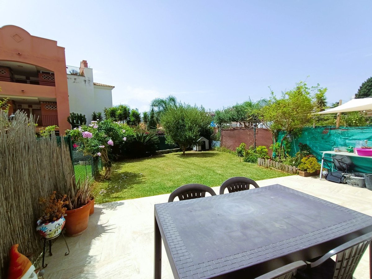 2 Bed Ground Floor Apartment in La Duquesa