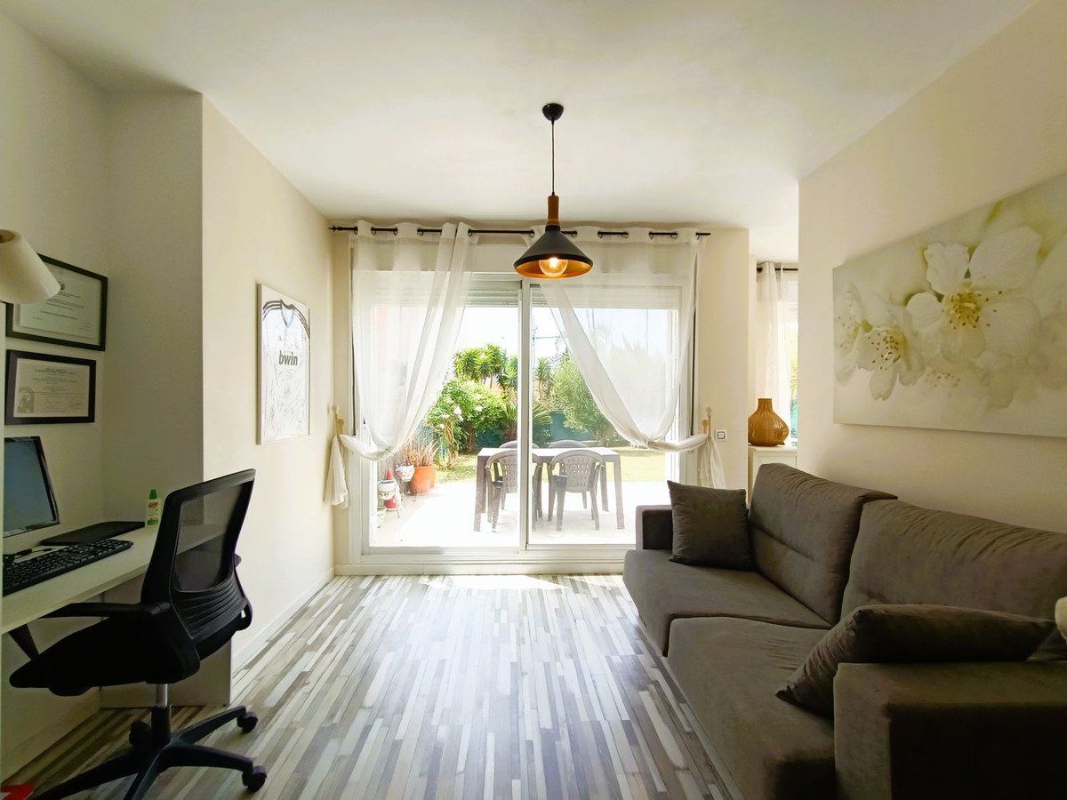 2 Bed Ground Floor Apartment in La Duquesa