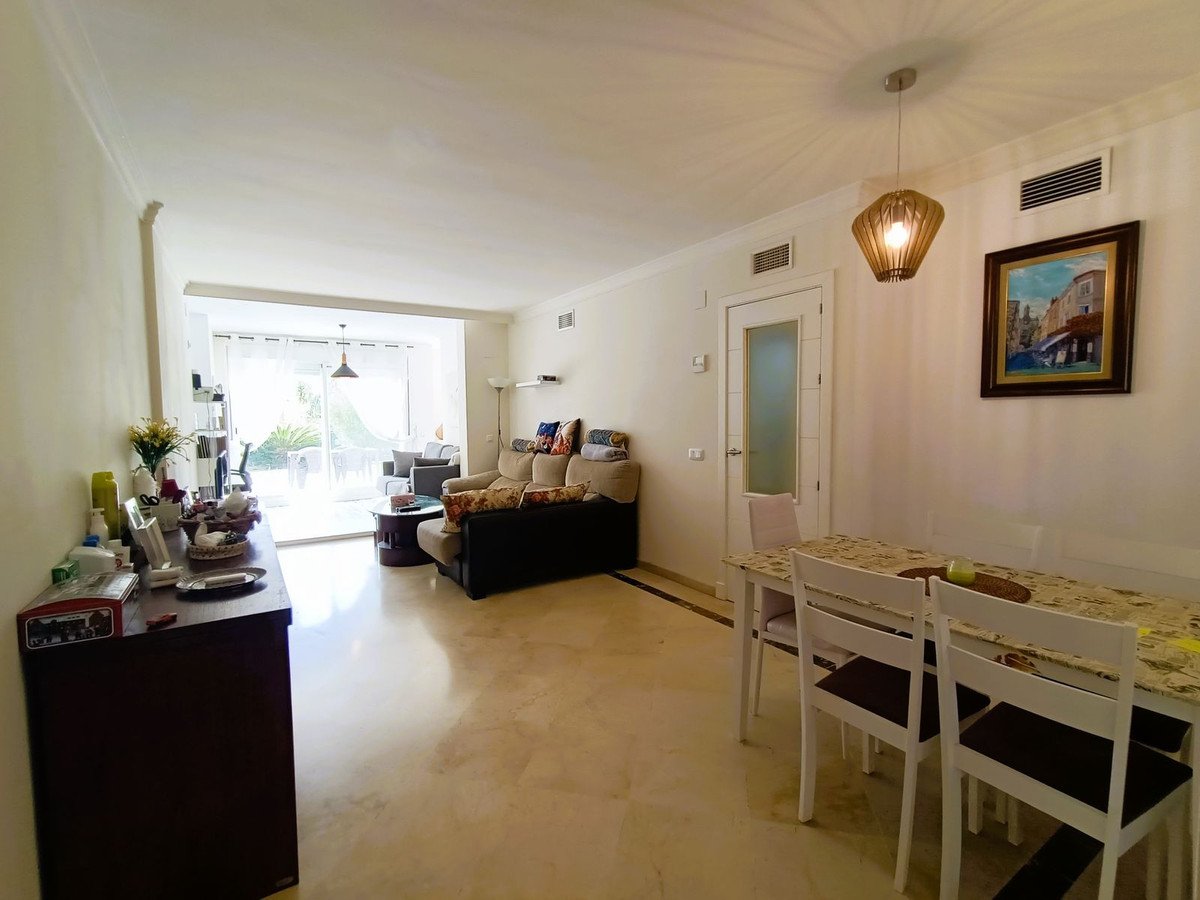 2 Bed Ground Floor Apartment in La Duquesa