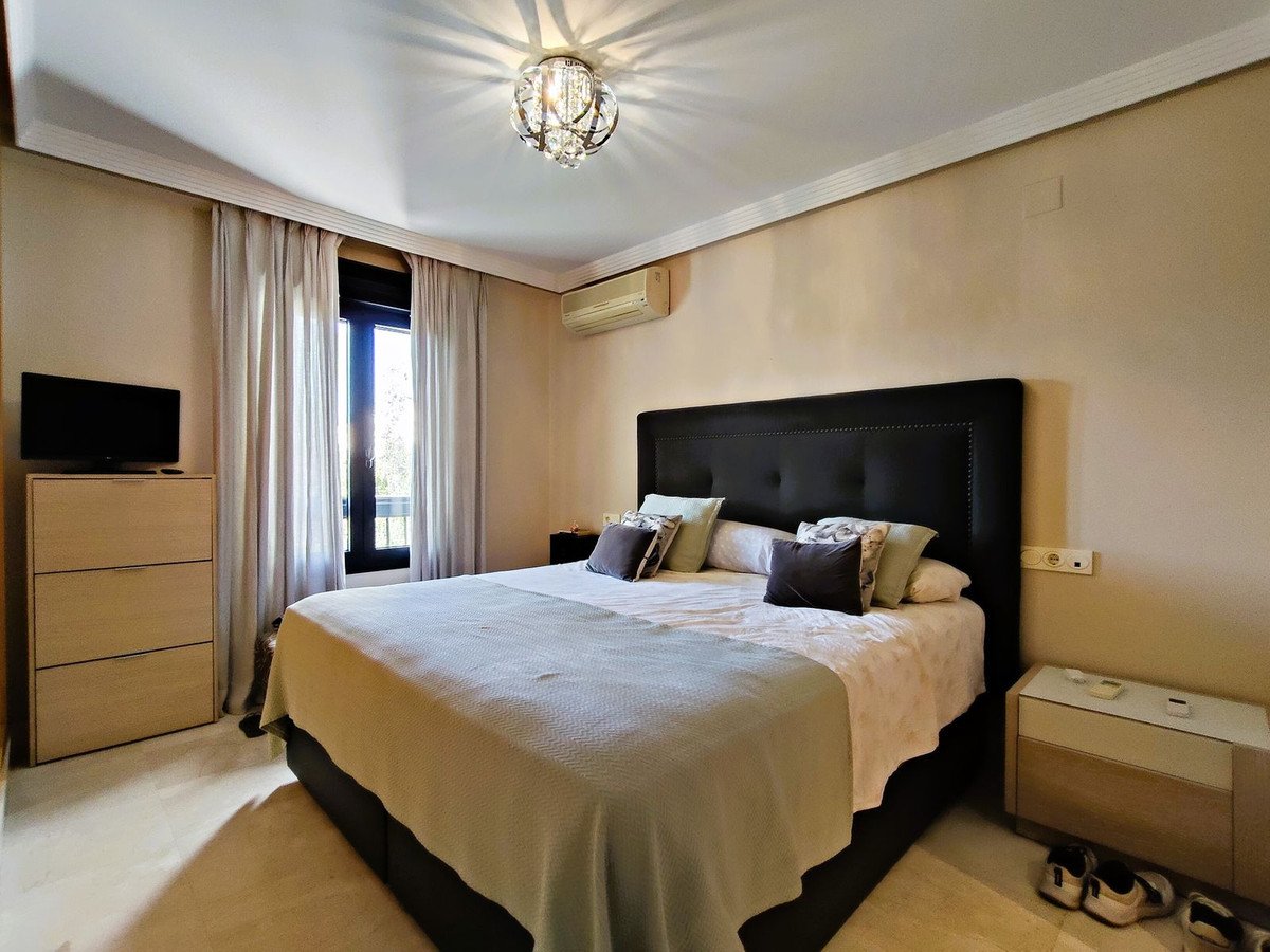 3 Bed Middle Floor Apartment in San Pedro de Alcántara