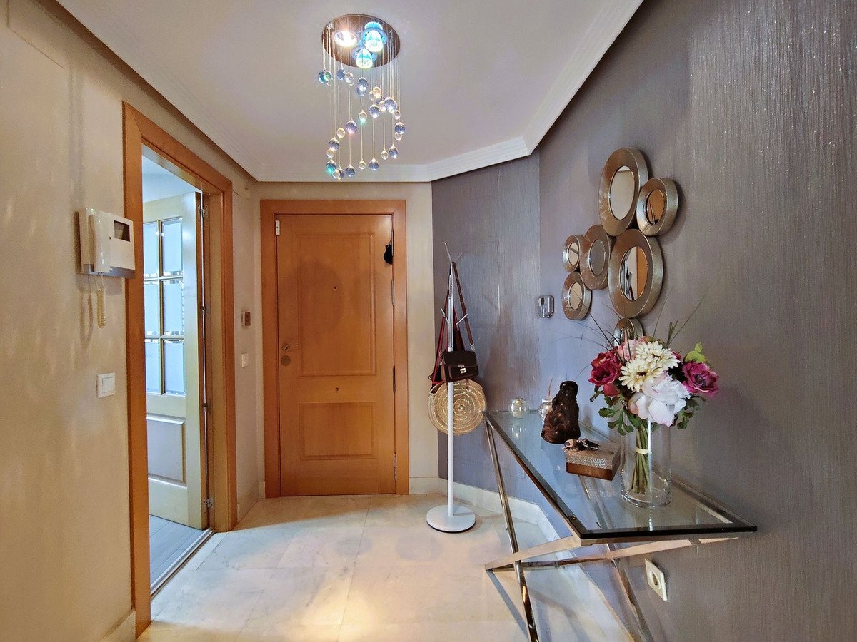 3 Bed Middle Floor Apartment in San Pedro de Alcántara