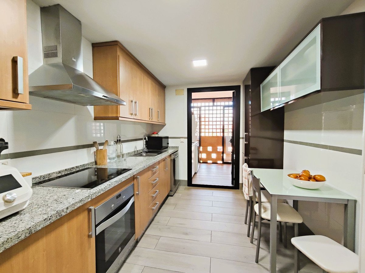 3 Bed Middle Floor Apartment in San Pedro de Alcántara