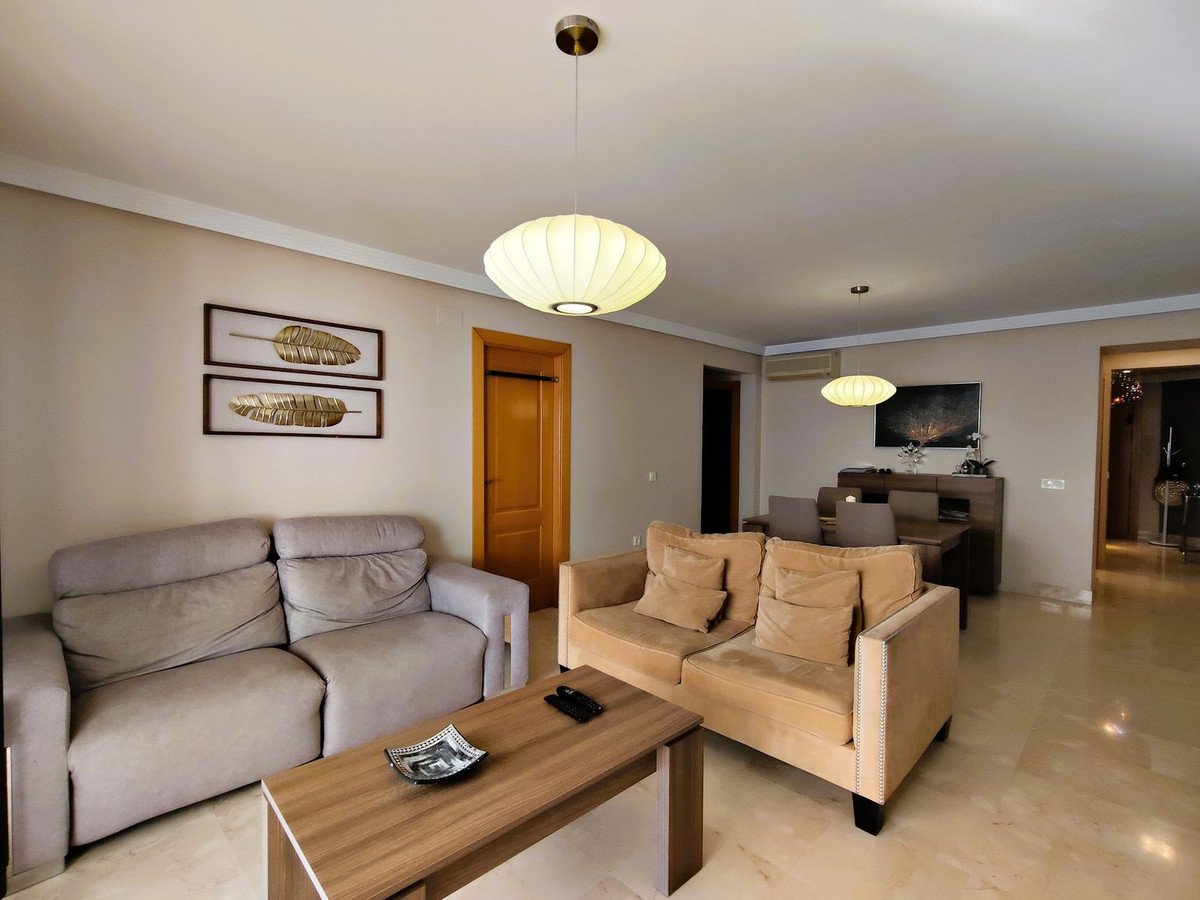 3 Bed Middle Floor Apartment in San Pedro de Alcántara