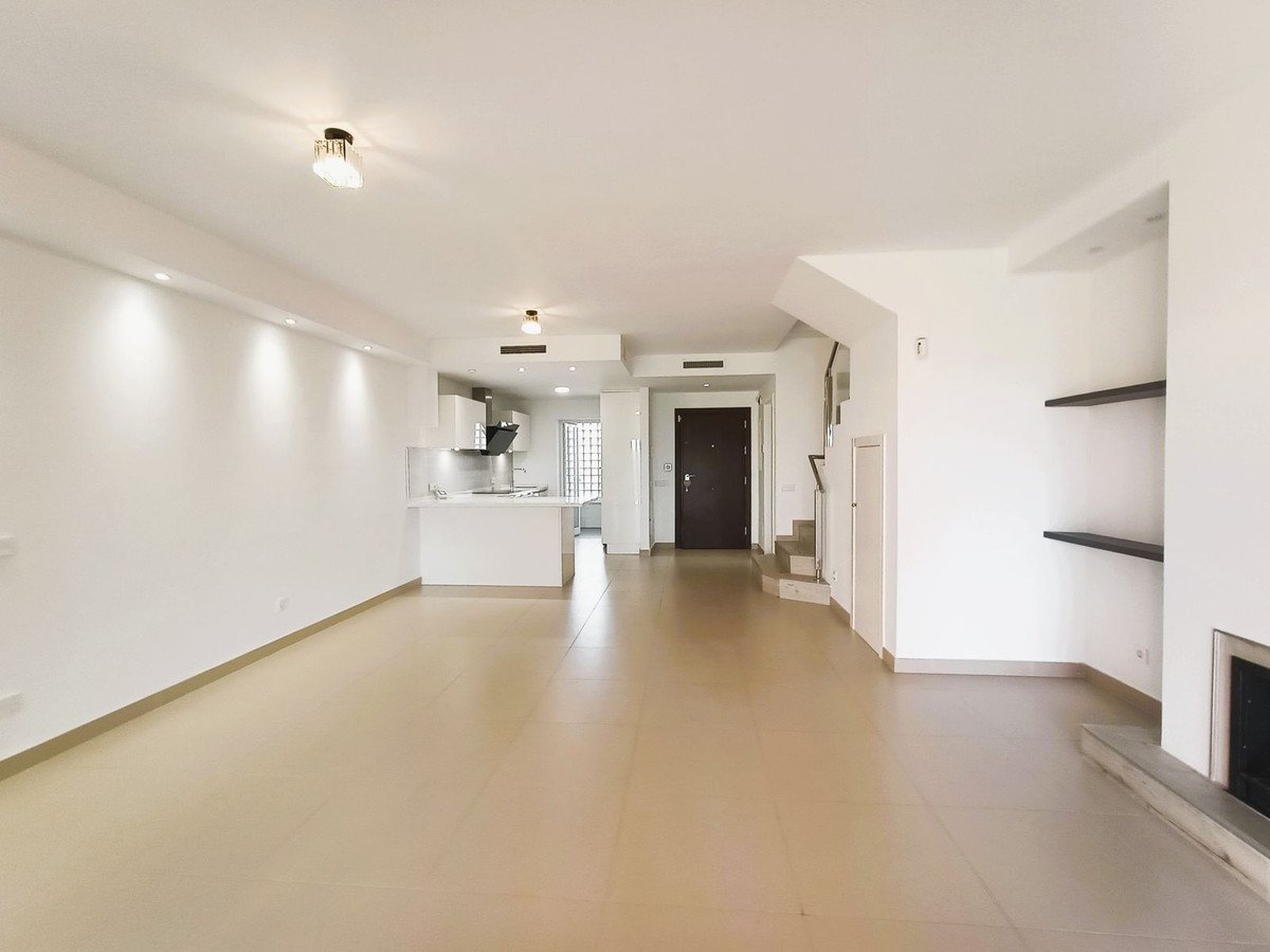 3 Bed Townhouse in El Paraiso